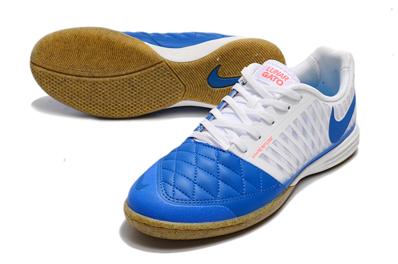کفش فوتسال نایک لونارگتو  با زیره نرم و چسبندگی بالا مخصوص بازی سالنی حرفه‌ای